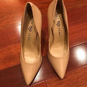 Katy Perry “Suzanne” Pumps